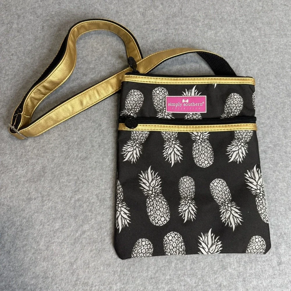 Simply Southern Crossbody Bag Purse Black & Gold Pineapples NWOT